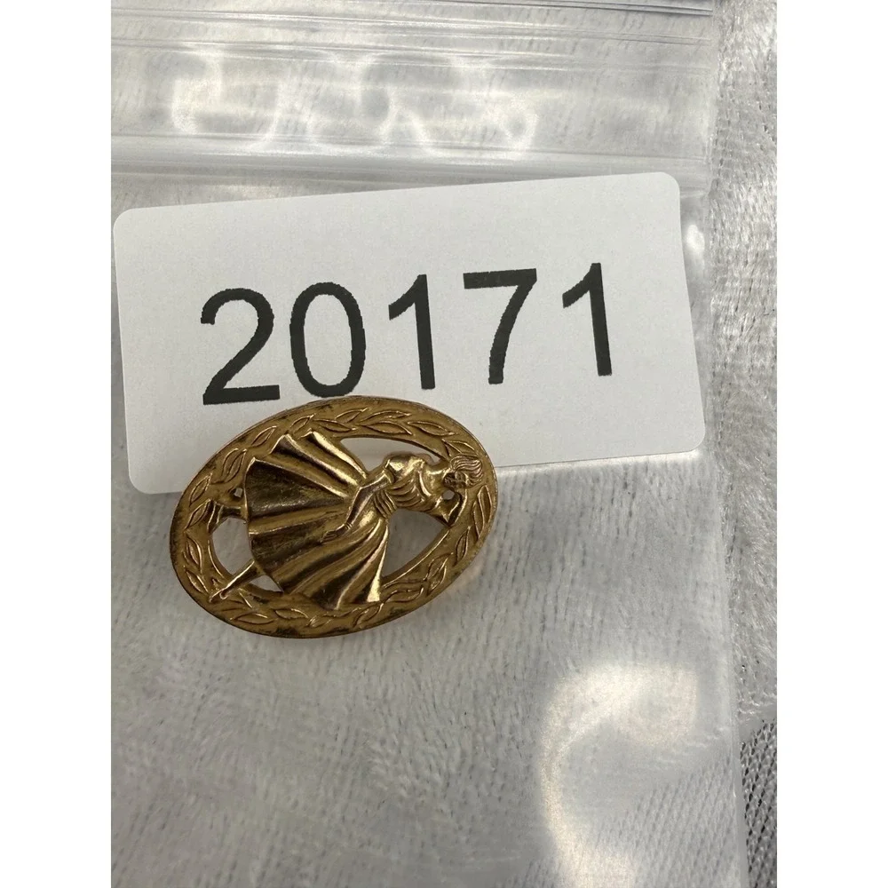 Vintage Singer Young Style Maker Contest Brooch Gold‎ Tone Signed